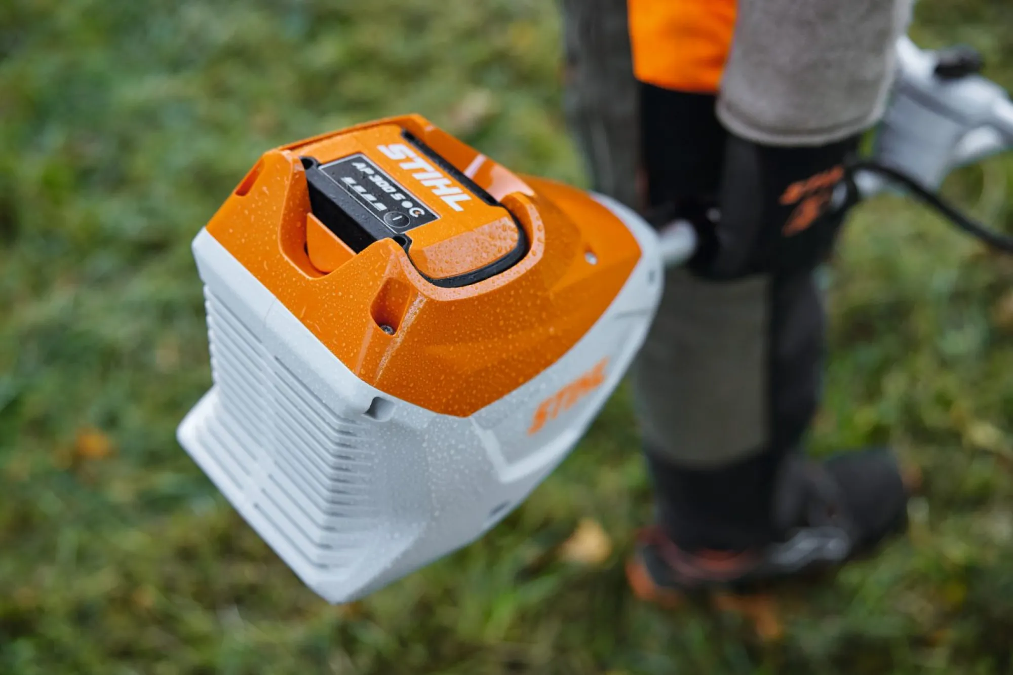 STIHL FSA 120 AP Akkumulátoros fűkasza (AP 30 akkumulátorral és AL 101 töltővel)