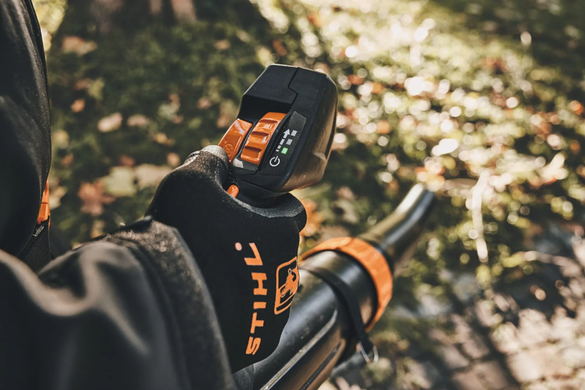 STIHL BGA 300 AP Akkumulátoros lombfúvó (Akku és töltő nélkül)