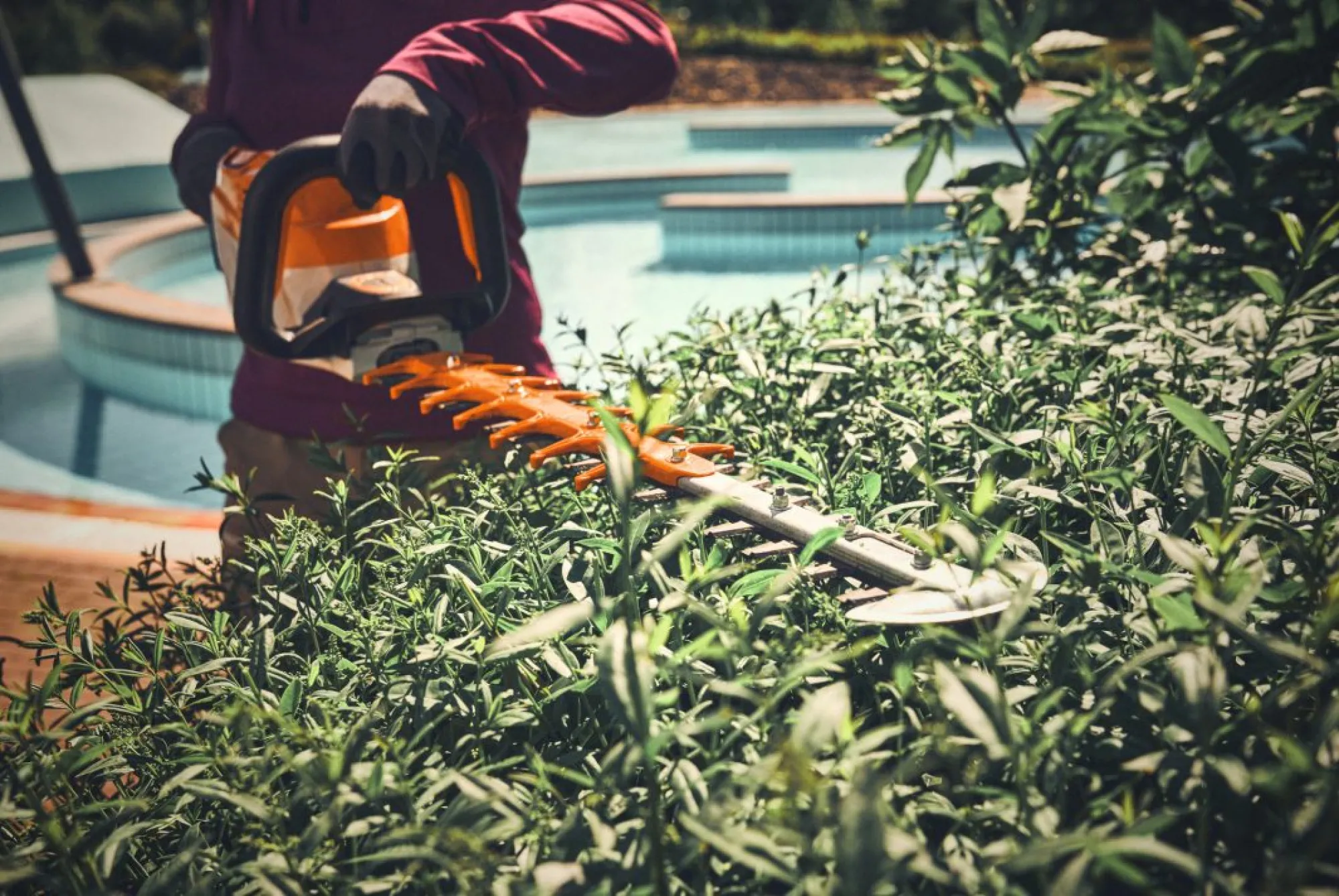 STIHL HSA 140 R AP Akkumulátoros sövénynyíró (AP 30 akkumulátorral és AL 101 töltővel)