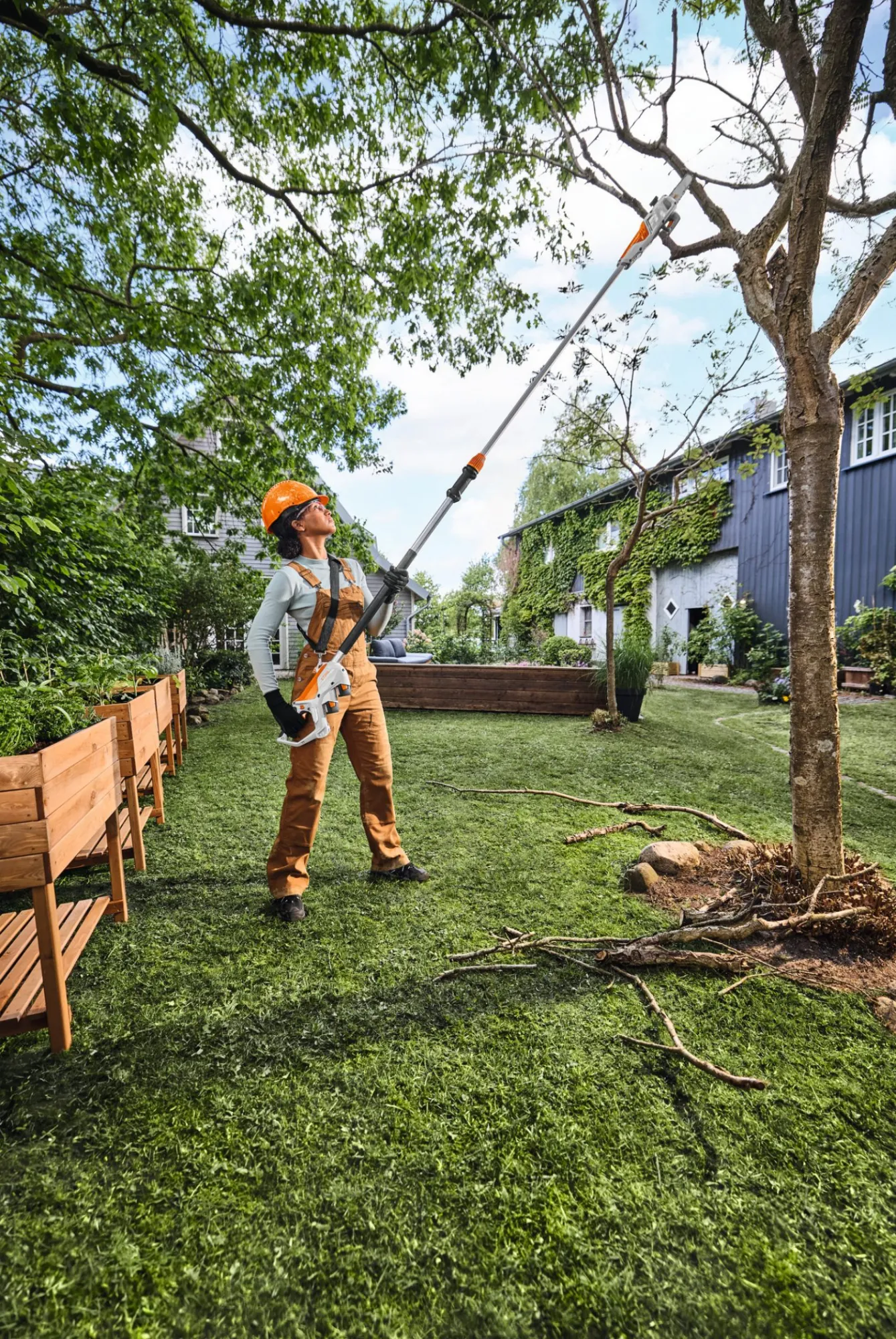 STIHL HTA 30 AS Akkumulátoros magassági ágnyeső (2 db AS 2 akkumulátorral és ALS 31 töltővel)