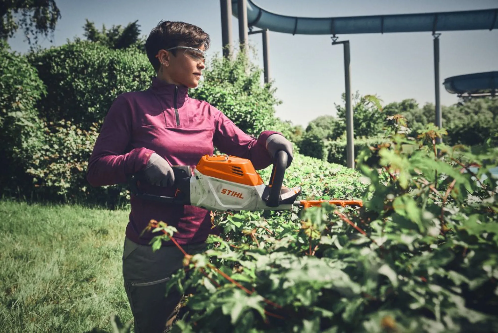 STIHL HSA 140 R AP Akkumulátoros sövénynyíró (AP 30 akkumulátorral és AL 101 töltővel)