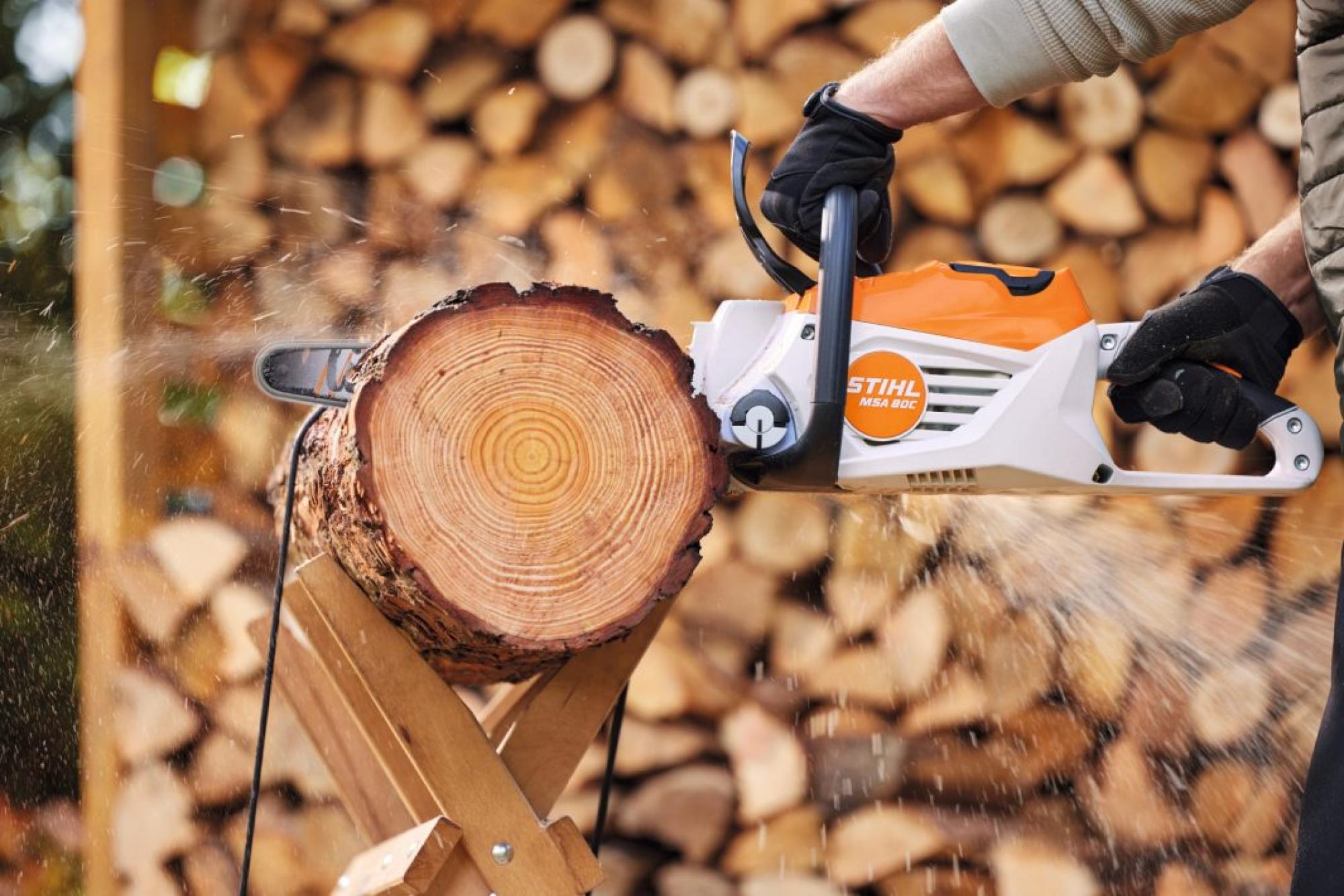 STIHL MSA 80 Akkumulátoros láncfűrész (AK 30 akkuval és AL 101 töltővel)