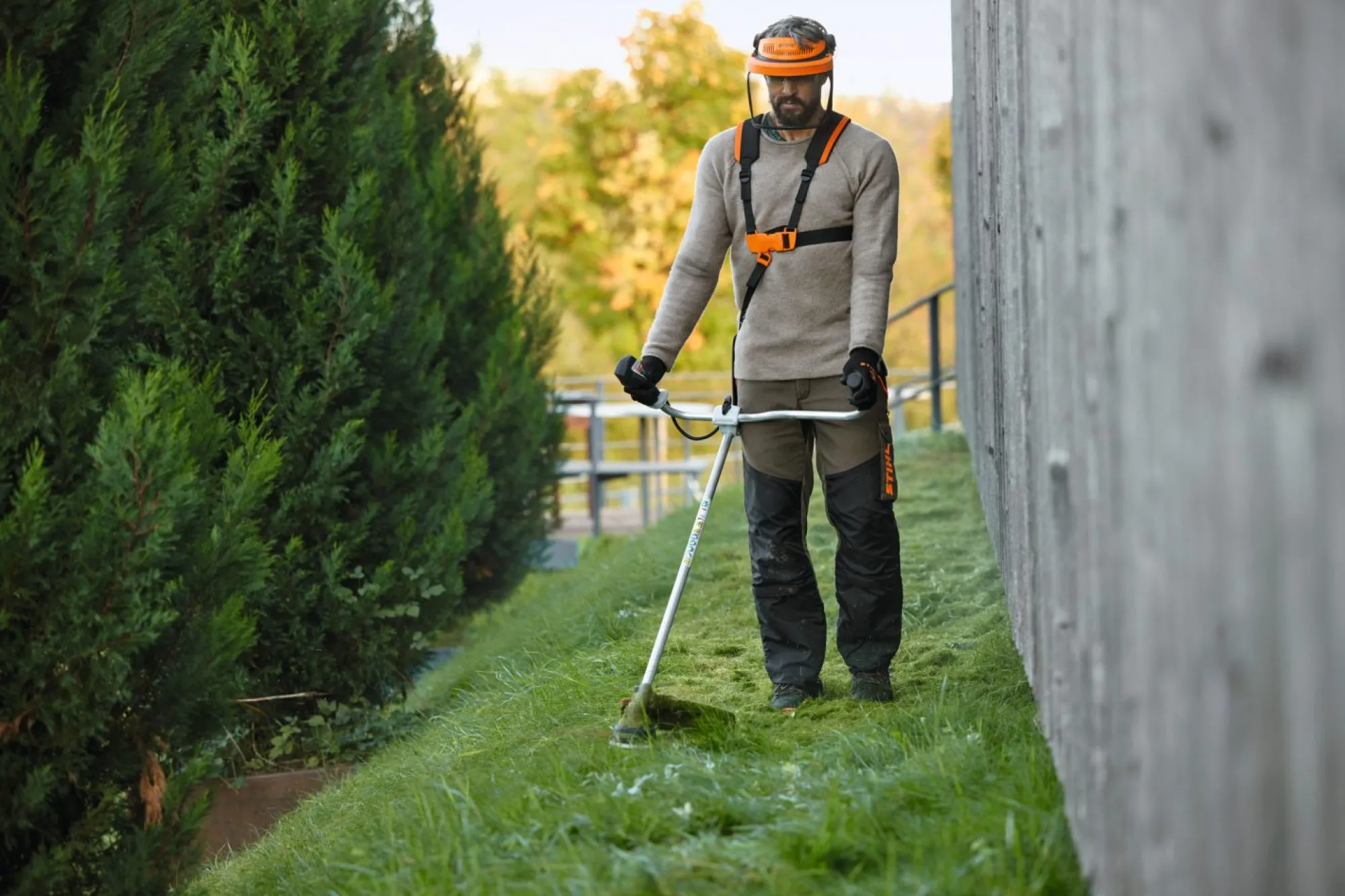 STIHL FSA 120 AP Akkumulátoros fűkasza (AP 30 akkumulátorral és AL 101 töltővel)