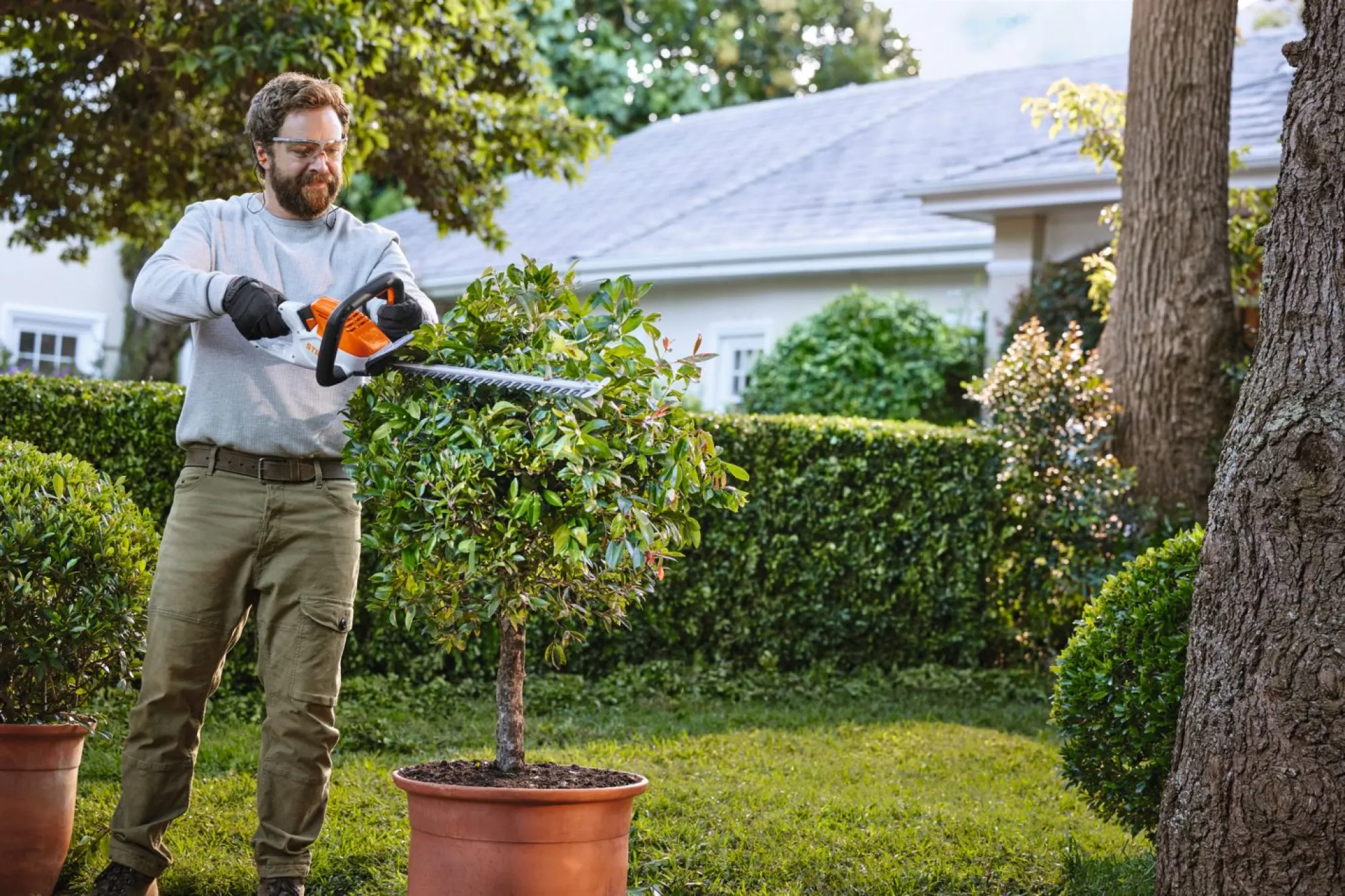 STIHL HSA 40 Akkumulátoros sövényvágó (2xAS 2 akkumulátorral és AL 1 töltővel)