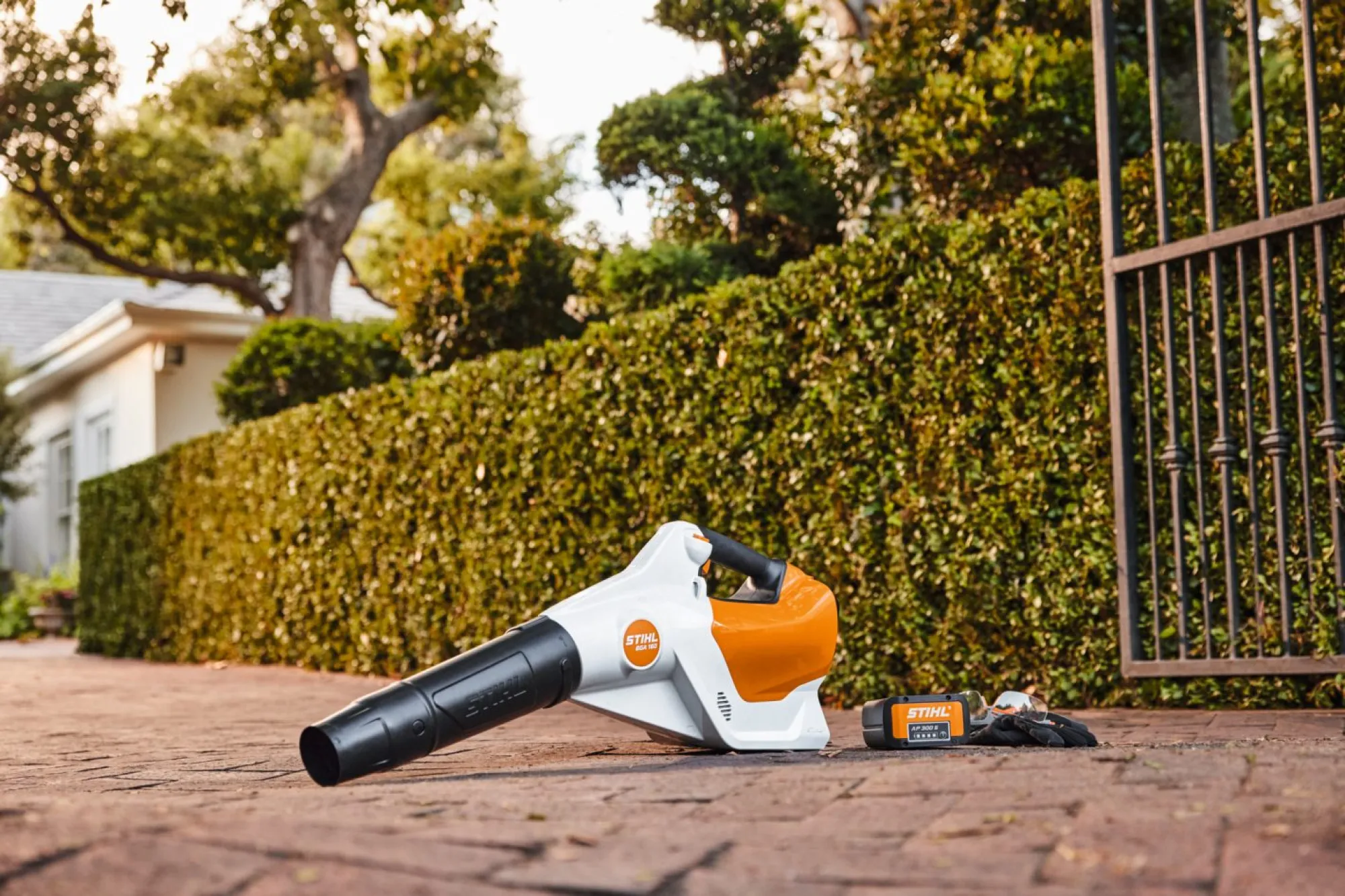 STIHL BGA 160 AP Akkumulátoros lombfúvó (AP 30 akkumulátorral és AL 101 töltővel)