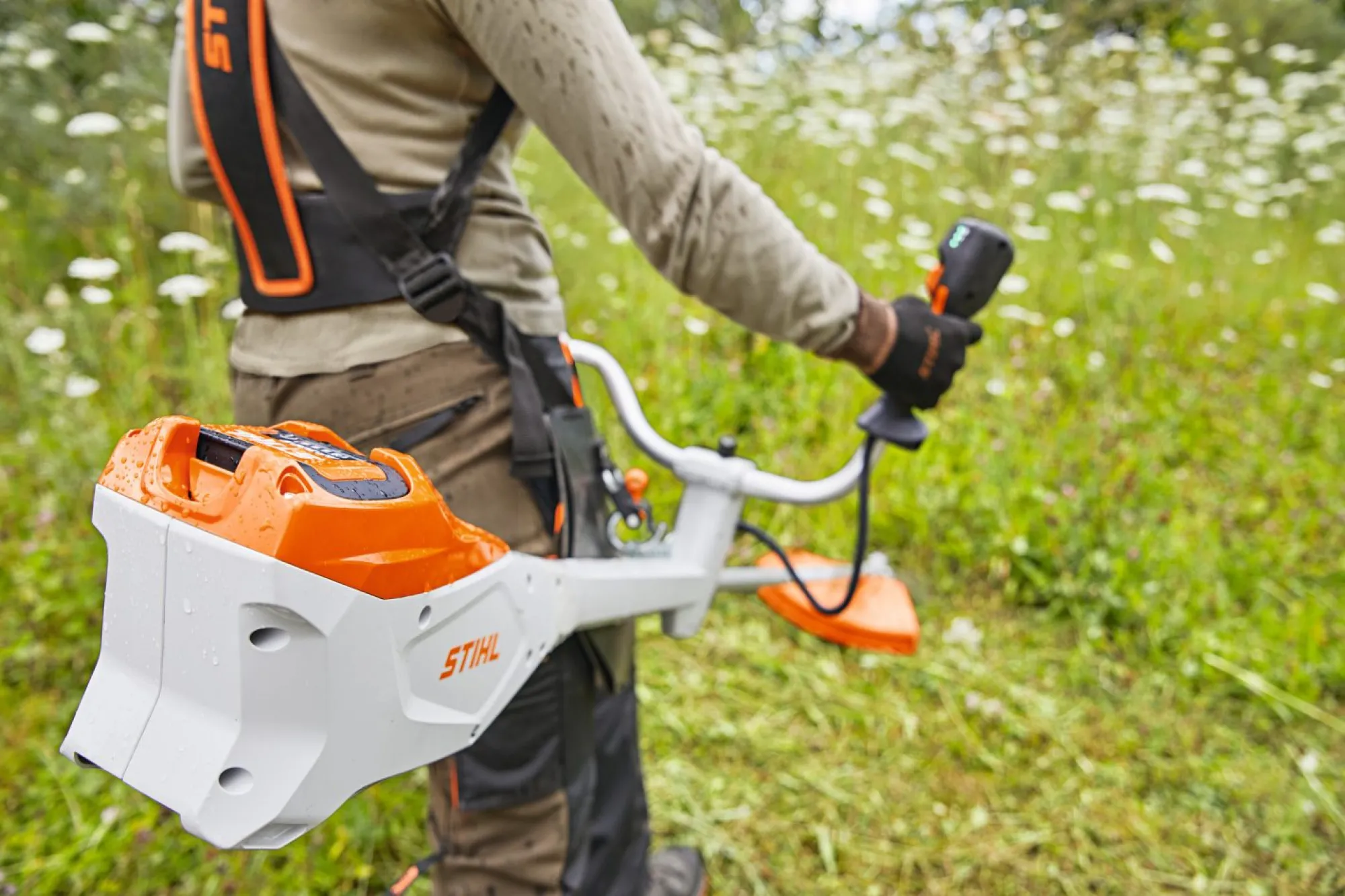 STIHL FSA 135 AP Akkumulátoros fűkasza (AP 30 akkumulátorral és AL 101 töltővel)