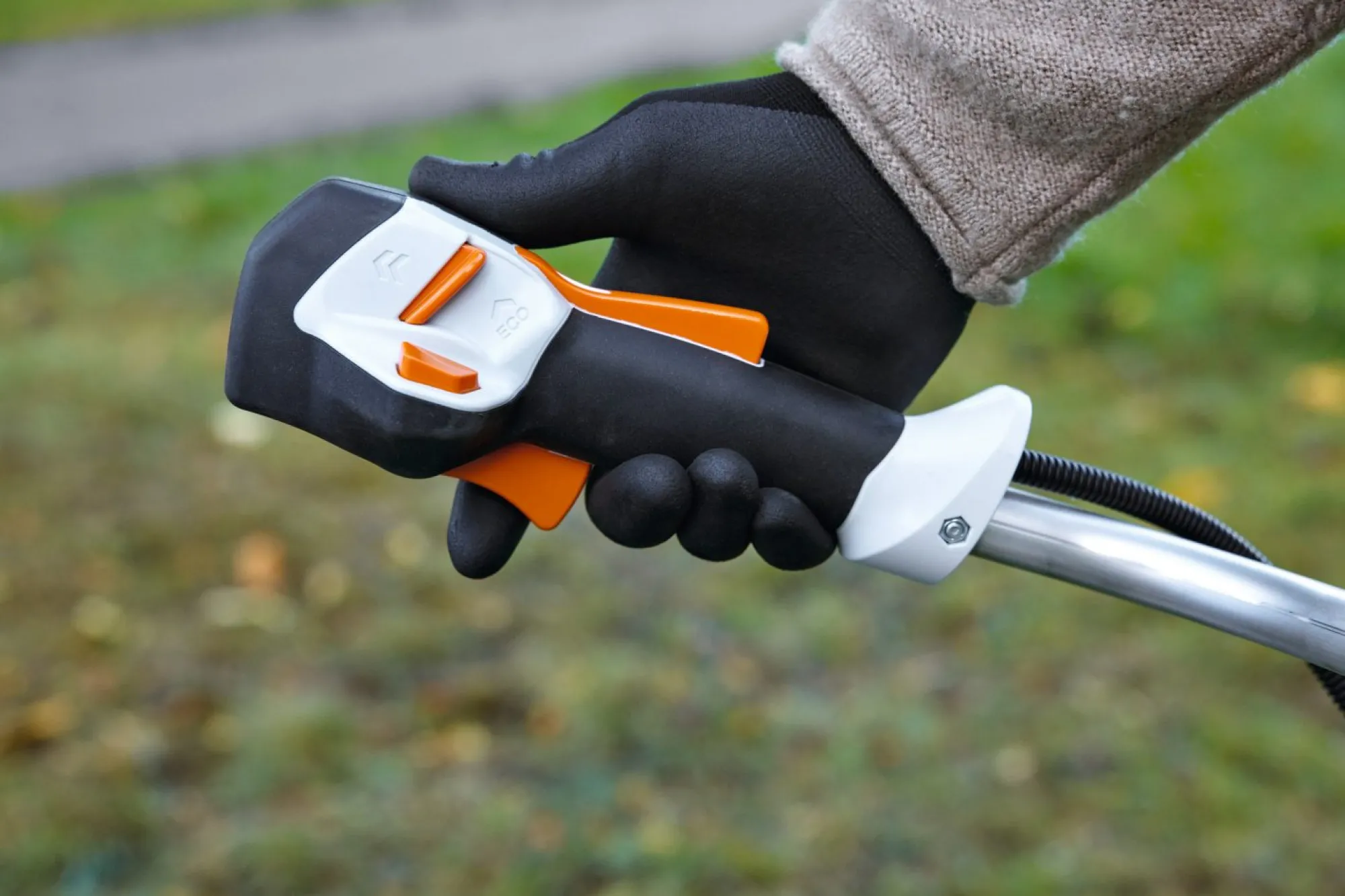 STIHL FSA 120 AP Akkumulátoros fűkasza (AP 30 akkumulátorral és AL 101 töltővel)