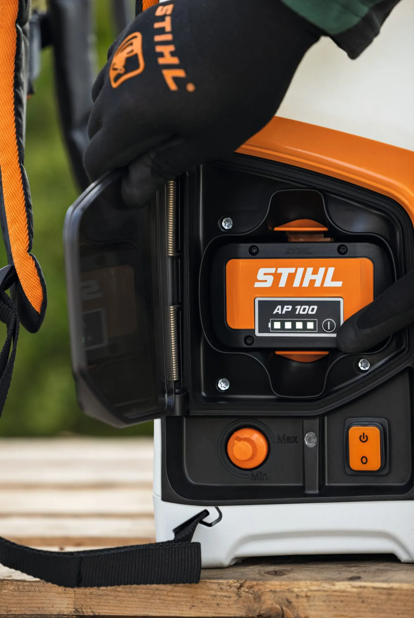 STIHL SGA 85 AP Akkumulátoros permetezőgép (AP 30 akkumulátorral és AL 101 töltővel)