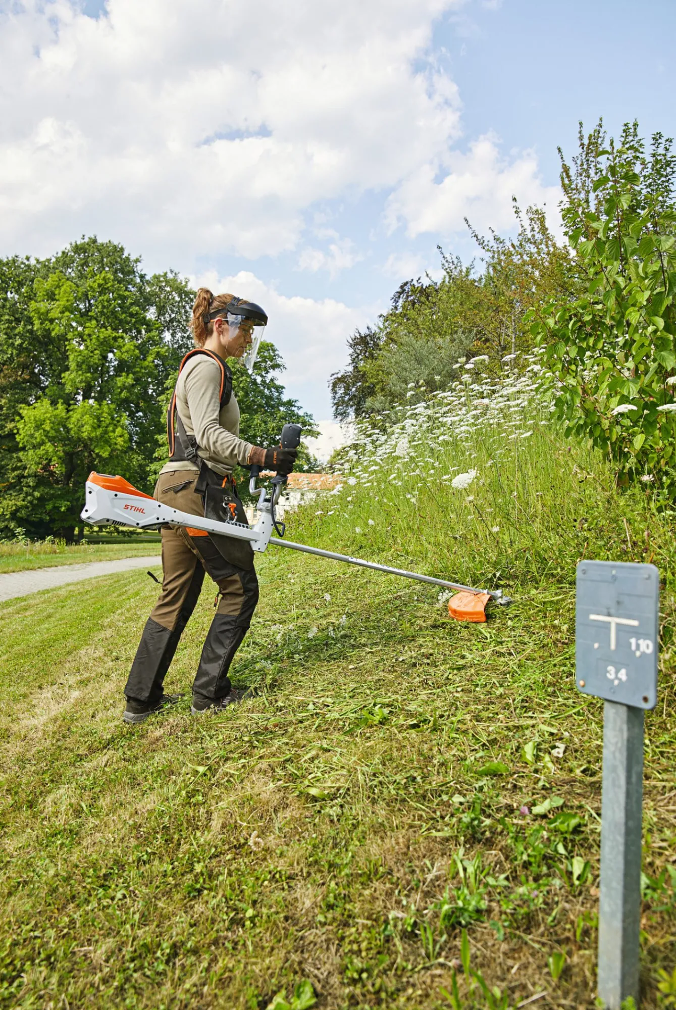 STIHL FSA 135 AP Akkumulátoros fűkasza (AP 30 akkumulátorral és AL 101 töltővel)