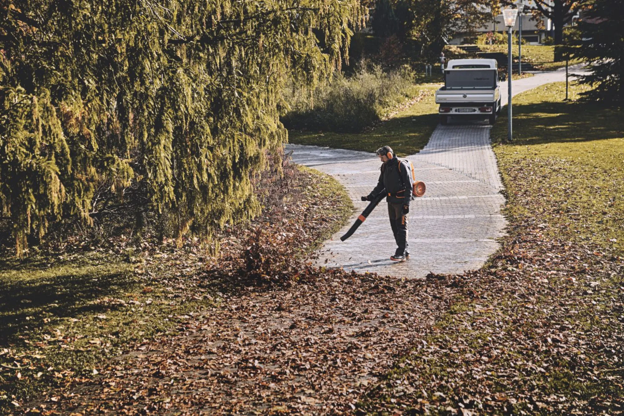 STIHL BGA 300 AP Akkumulátoros lombfúvó (Akku és töltő nélkül)